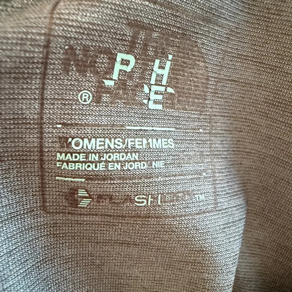 The North Face women's t-shirt grayish blue short sleeve v-neck activewear L - Picture 8 of 10